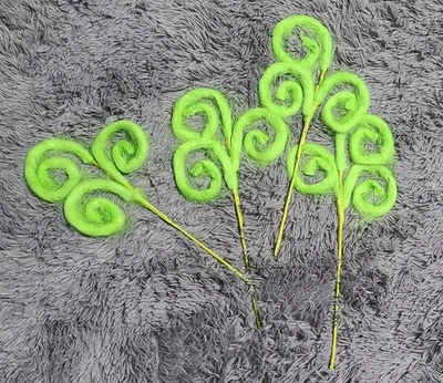 Selecciones de árbol rizado mullido verde Foto 1 de 4