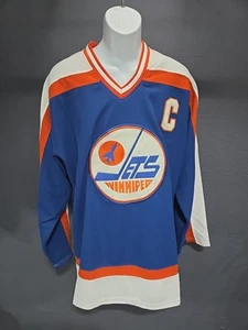 Winnipeg Jets Dale Hawerchuk Ccm Fight Strap Heros Of Hockey Nwt Jersey Size 52 - Picture 1 of 13