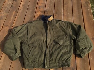 Chaqueta acolchada Woolrich Bomber forrada de franela para hombre cuello de gamuza grande Earth Gr  - Imagen 1 de 7