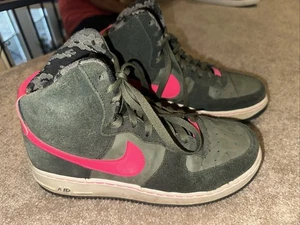 Air Force 1 Alto Camuflaje Verde Y Rosa 7YOUTH/8.5 Mujeres 653998-300 - Imagen 1 de 7