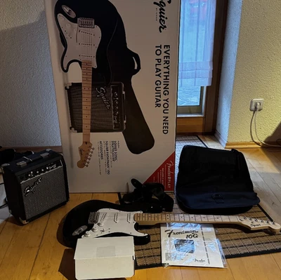 E-Gitarren Set Squier Sonic Stratocaster Pack BK Gitarren Bundle Verstärker - Bild 1 von 4