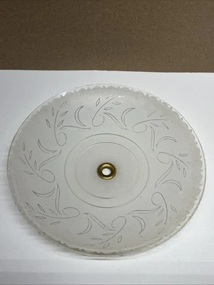 "Pantalla de luz de techo redonda de vidrio blanco y transparente de colección años 60 de 8"" de ancho" Foto 1 de 4