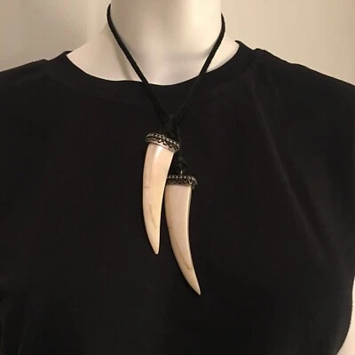 Collar Lariat Colmillo Natural Foto 1 de 4