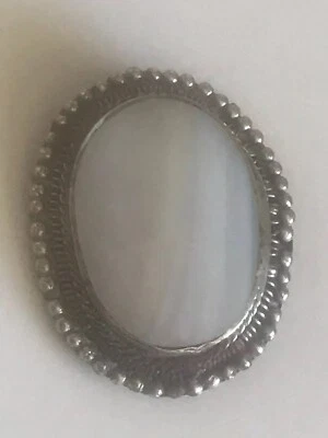 BROCHE OVAL GRANDE MÃE DE PÉROLA TOM PRATA QUADRO OVAL 1,5” - Imagem 1 de 4