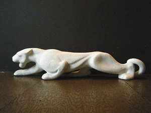 Escultura de colección de los años 60 Royal Haeger Stalking Panther textura blanca mate 24" - Imagen 1 de 7