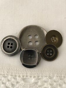 card of 12 22.5mm genuine vintage round real horn buttons4 four holedark