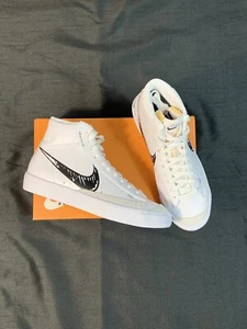 Taglia 8 - Nike Blazer 77 Mid Sketch - Nero - Foto 1 di 5