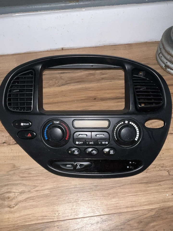 2001-2004 Toyota Sequoia Front Dash Temperature Climate Control Assembly - Image 1 of 1