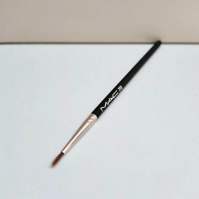 1x MAC 210 Synthetic Precise Eye Liner Brush, Full Size, Brand New! - Image 1 of 4