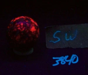 Fluoreszierende Calcitkugel aus AZ 33mm 3840 - Bild 1 von 8