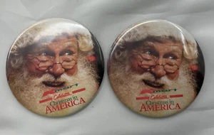 Kmart Celebrates Christmas in American Button Pins Set of 2 Vintage Holiday - Imagen 1 de 12