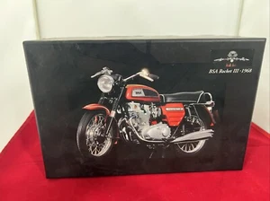 MINICHAMPS 1968 BSA RAKETE III ROT IM MASSSTAB 1:12 122130100 - Bild 1 von 10