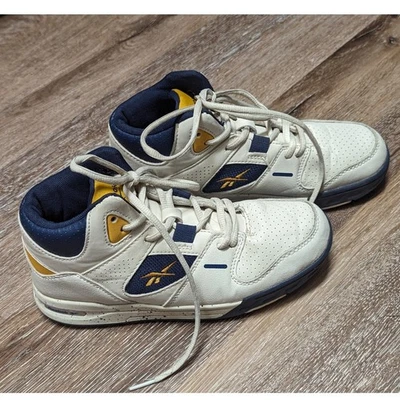 Boys Reebok in Vintage Inspired High Tops Athletic Sneaker Size 4 - Image 1 of 4