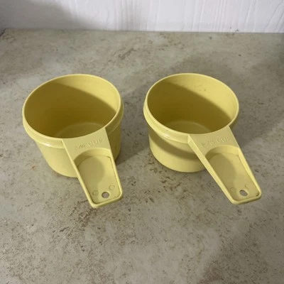 VINTAGE TUPPERWARE REPLACEMENT LIGHT PALE YELLOW 2/3 & 3/4 CUP MEASURING CUP - Image 1 of 4