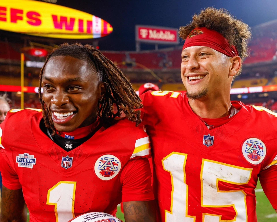 Foto 8x10 Patrick Mahomes II y Xavier Worthy Kansas City Chiefs Super Bowl NFL Foto 1 de 1