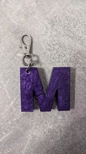 Schlüsselanhänger Buchstabe M Lila Epoxyd Resin Handmade Keychain - Bild 1 von 1