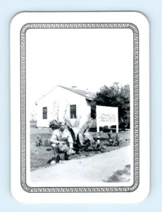 Vintage Photo 1949, US Airman Posed At Lackland Airforce Base TX, 4x3 B&W - Picture 1 of 2