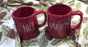 Rae Dunn Artisan Collection by Magenta "Naughty & Nice" Set 2 Tazze Rosso Natale - Foto 1 di 7