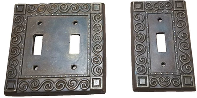 Antiguo par doble de cubiertas de interruptor de luz interior de latón macizo vintage Foto 1 de 3