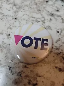 bottone politico voto 2,25" - Foto 1 di 3