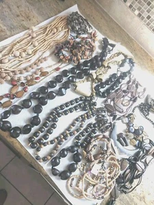 Lot Of Necklaces Vintage Mixed Material Beads - Picture 1 of 7