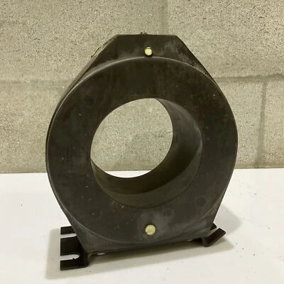 GENERAL ELECTRIC GE 750X10G5 JCS-0 CURRENT TRANSFORMER 300:5 25-400 CYCLES 678 - Image 1 of 4