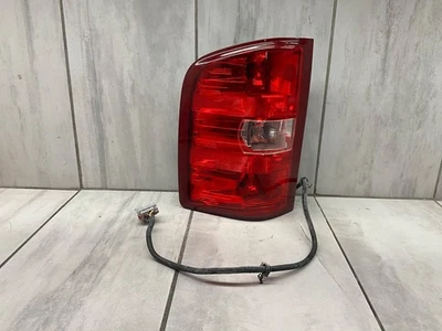 Luz trasera izquierda OEM 2007-2013 Chevy Silverado 1500 2500 3500 con arnés #25958482 Foto 1 de 4