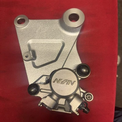 Pinza de freno trasera Honda VTX1300C VTX 1300 2007 Nissin con montaje Foto 1 de 4