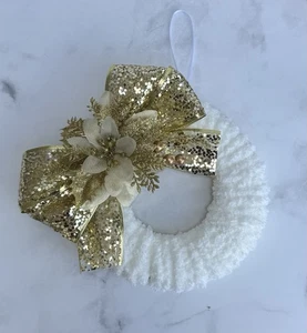 8" Mini Christmas Wreath, Chunky Yarn Mini Holiday Wreath - Picture 1 of 2