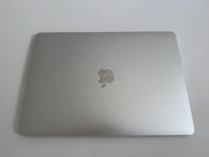 Macbook pro 2,3 GHz Quad-Core Intel Core i5 Silber Canada - Bild 1 von 11