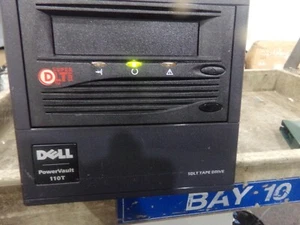 Unidad de cinta Dell PowerVault 110T SDLT. D/PN: 05F432. Quantum: TR-S12BA-AZ. - Imagen 1 de 7