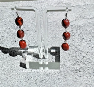Simple 3 Stone Brick Red Beaded Dangle Earrings ~ 166 - Imagen 1 de 3