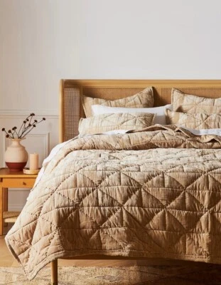 Edredón de terciopelo triturado de felpa Anthropologie texturizado arena clara tamaño queen NUEVO Foto 1 de 4