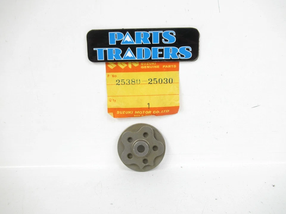 Placa de tapón de leva genuina Suzuki GT185 TC100 TS100 RV90 TS90 TC90 A100 NUEVO DE STOCK Foto 1 de 1