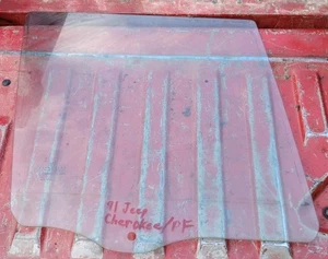 Jeep Cherokee XJ 84-96 Passenger Right Front Door Window Glass 4 Door 55000574 - Picture 1 of 4