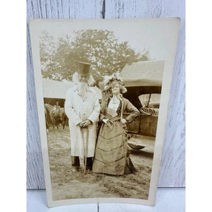 Foto Real Postal AZO Hombre Cuadrado Barba Sombrero Pareja Coche Indiviso Espalda RPPC - Imagen 1 de 6