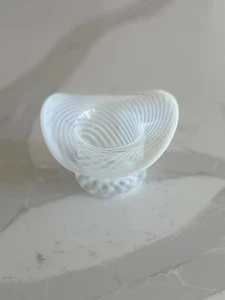 Sombrero de copa vintage Fenton opalescente remolino vidrio - Imagen 1 de 7