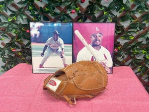 Guante de béisbol firmado por Brian Jordan de los Cardenales de San Luis y 2 fotos de 8x10 - Imagen 1 de 7