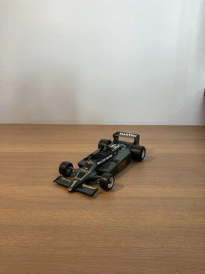 Modellauto Lotus 2105 MK4/79 FORMEL 1 RENNWAGEN MARTINI TISSOT - Bild 1 von 4