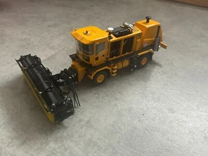 Camión barredora aeropuerto TWH 1:50 Oshkosh - Imagen 1 de 2