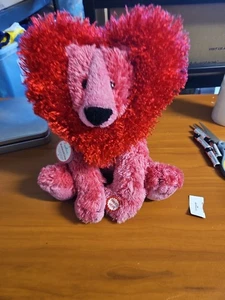 Peluche Hallmark Valentino Rosa Rojo Corazón Melena León 12" Ronroneos Vibra Funciona - Imagen 1 de 6