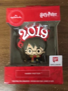 2019 Hallmark Harry Potter Walgreens Exclusive Christmas Tree Ornament Red Box - Picture 1 of 3