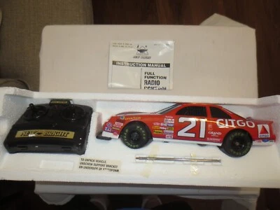 Vintage New Bright 1/24 Wireless R/C NASCAR Michael Waltrip FORD #21 - Image 1 of 4