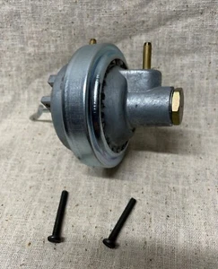 1970 Ford & Mustang, Cougar, Torino 302, 351 Distributor Vacuum Advance - Picture 1 of 5