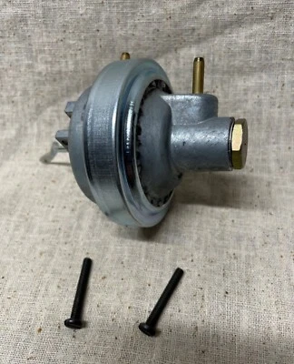 1970 Ford & Mustang, Cougar, Torino 302, 351 Distributor Vacuum Advance - Image 1 of 4
