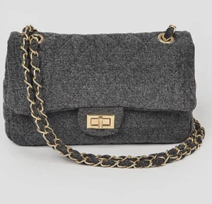 Süße mittelgroße Sommertasche schwarz Jeansstoff mit goldenen Hardware-Detail Taschen Handtasche - Bild 1 von 6