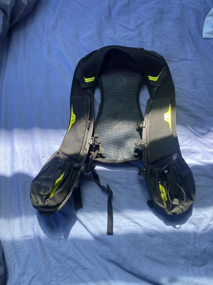 Amphipod Purerun Freeform Soft-Tech Hydration Vest Black Trail Running w/Bottle! - Image 1 of 4