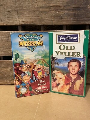 Lot of 2 Disney VHS Tapes Old Yeller and The Wind in the Willows Foto 1 de 3