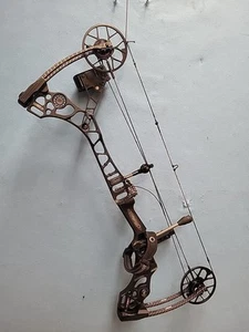 Mathews HTX Compound Bow With Accessories - Picture 1 of 3