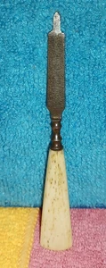 19th century Nail file, with hand-carved boar tusk handle - Picture 1 of 3